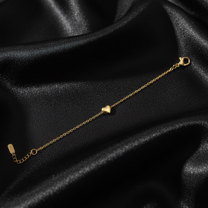 Golden Heart Minimal Charm Bracelet