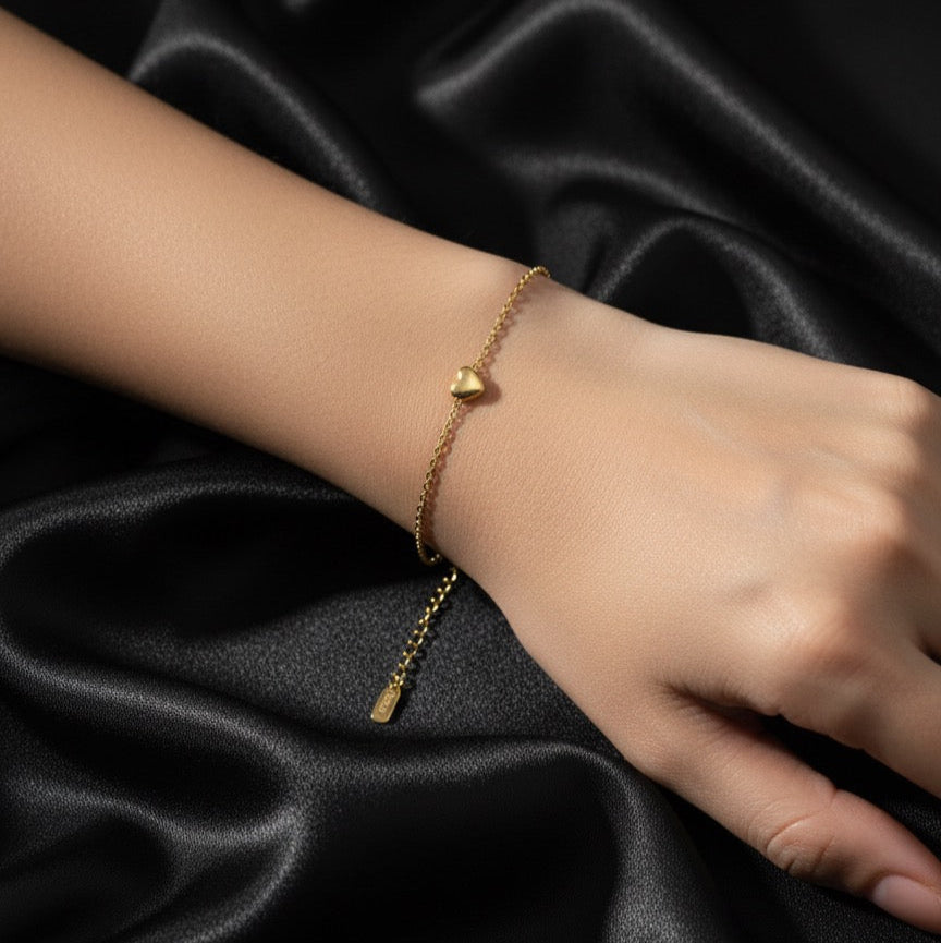Golden Heart Minimal Charm Bracelet
